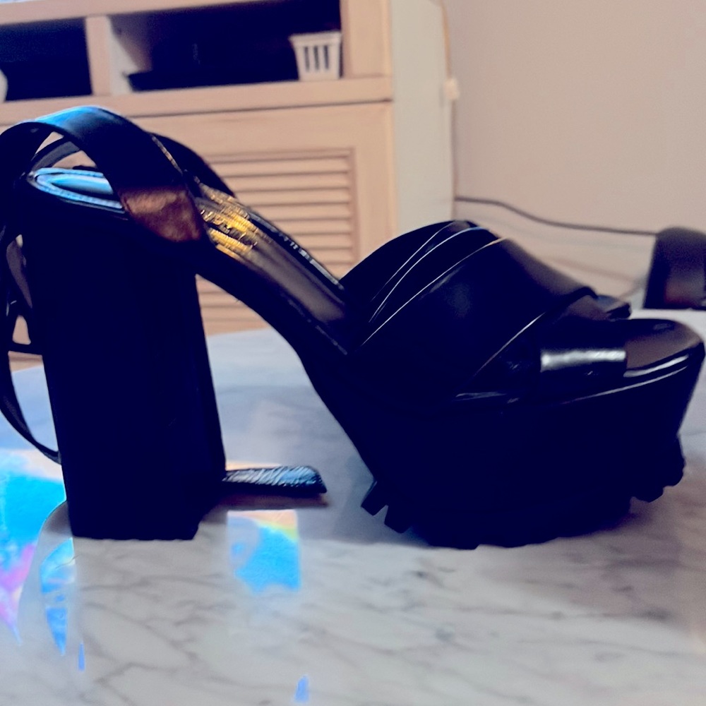 The kooples size 39 pump heel never worn